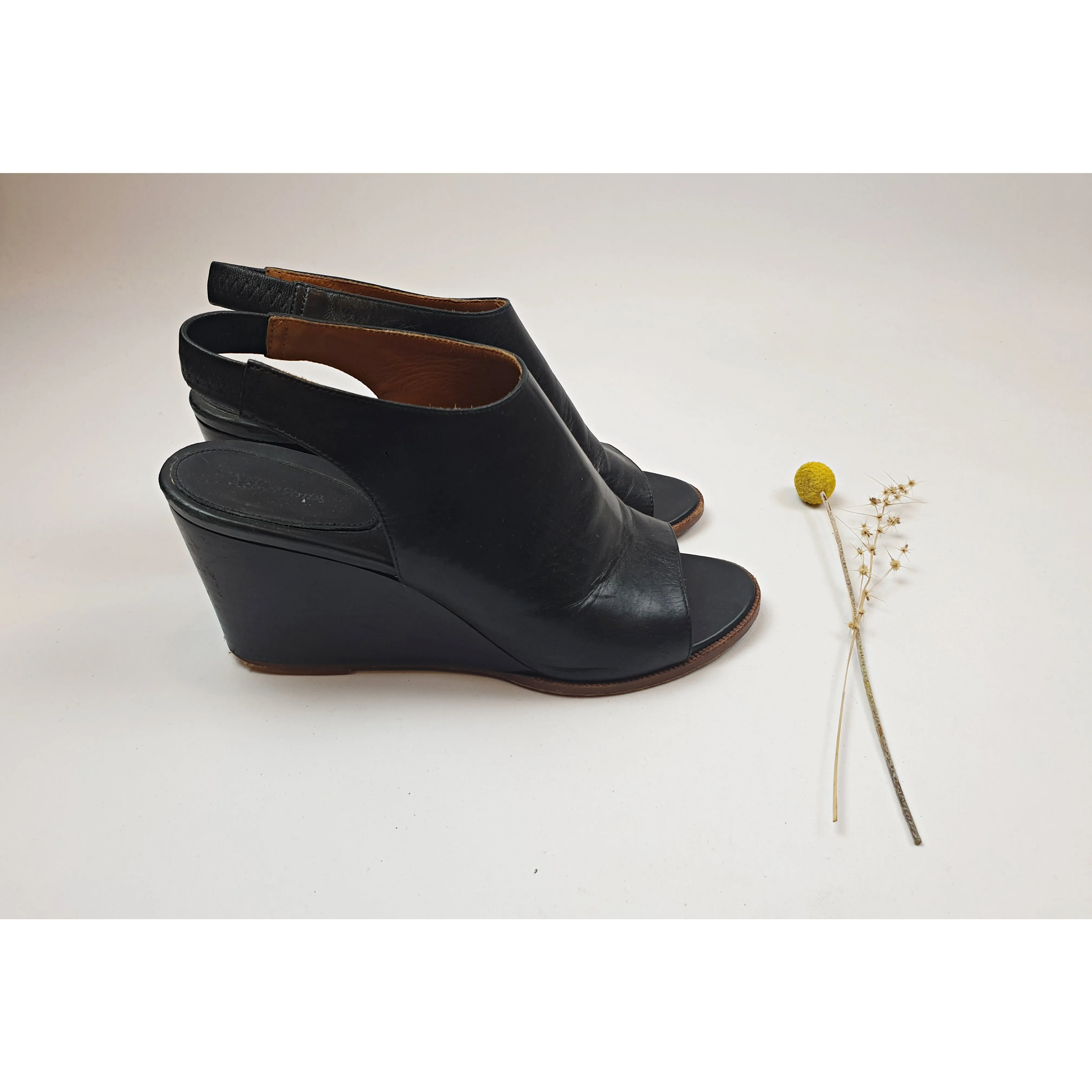 & Other Stories black leather wedge style slingbacks shoes size 37