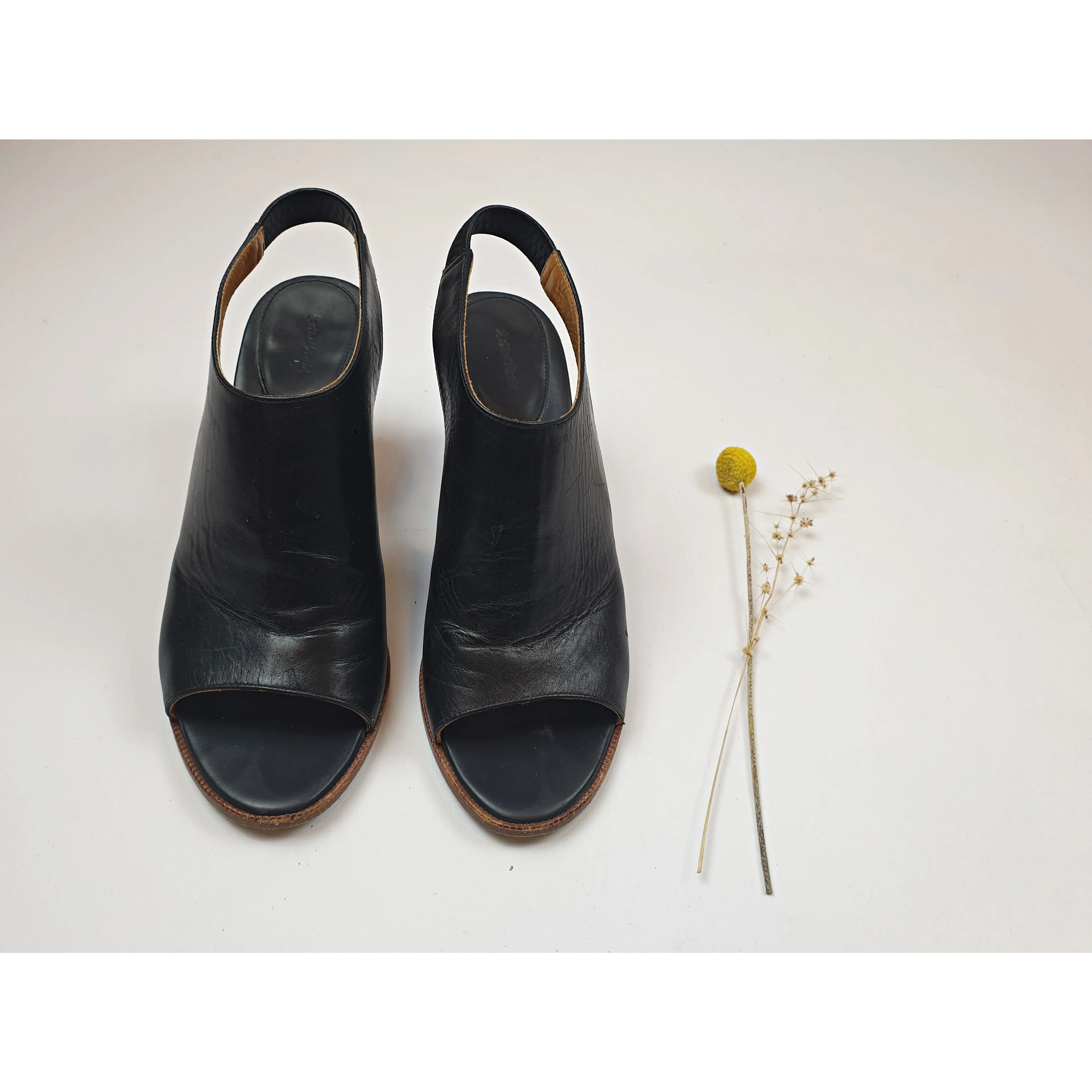 & Other Stories black leather wedge style slingbacks shoes size 37