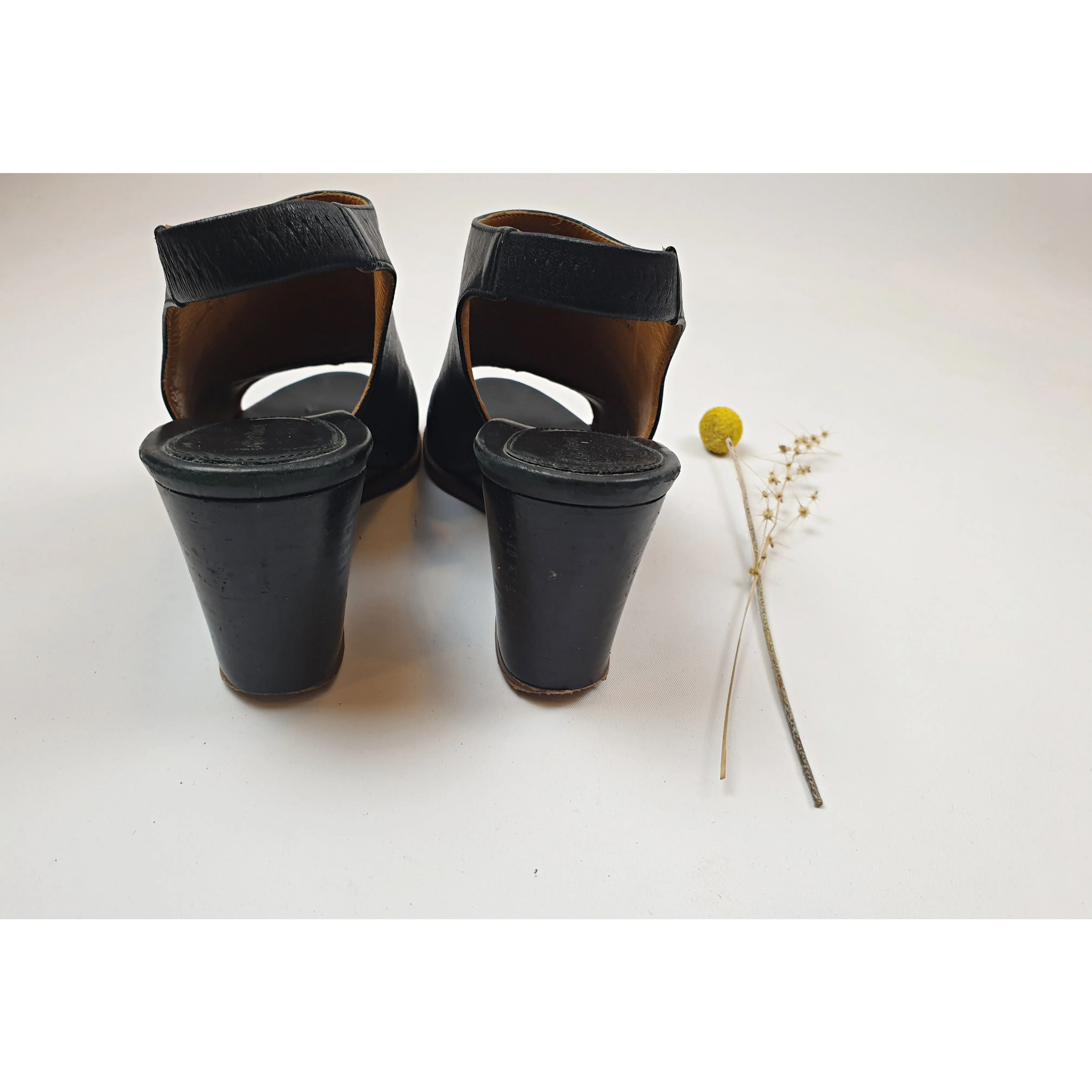 & Other Stories black leather wedge style slingbacks shoes size 37