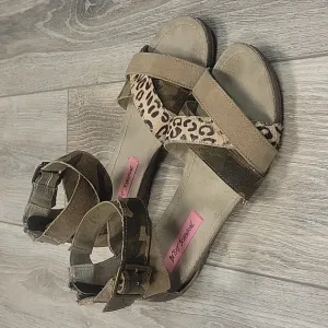 Betsey Johnson Fusion Camo and Cheetah Calf Hair Sandals Size 7 1/2