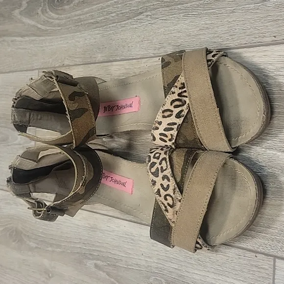 Betsey Johnson Fusion Camo and Cheetah Calf Hair Sandals Size 7 1/2