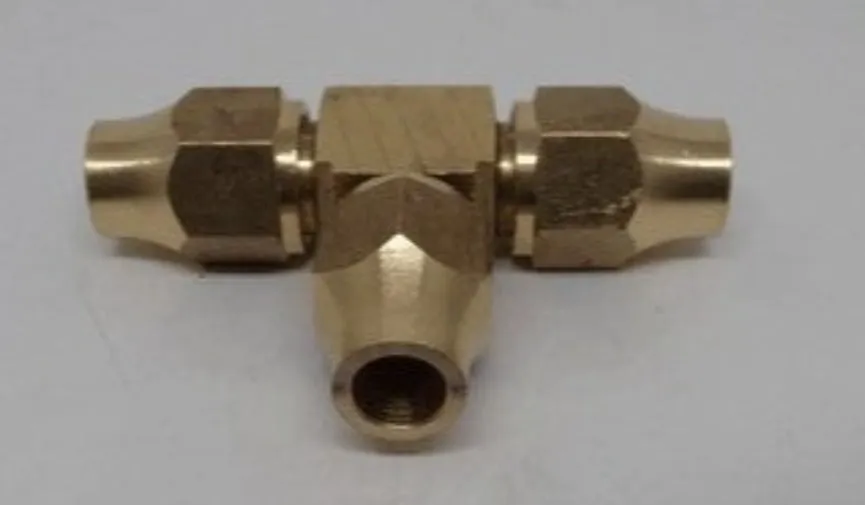 Brass Gas fitting 3-8 Flare Three Way Tee for 3-8 Copper Pipe with Flare Nuts 03-2353