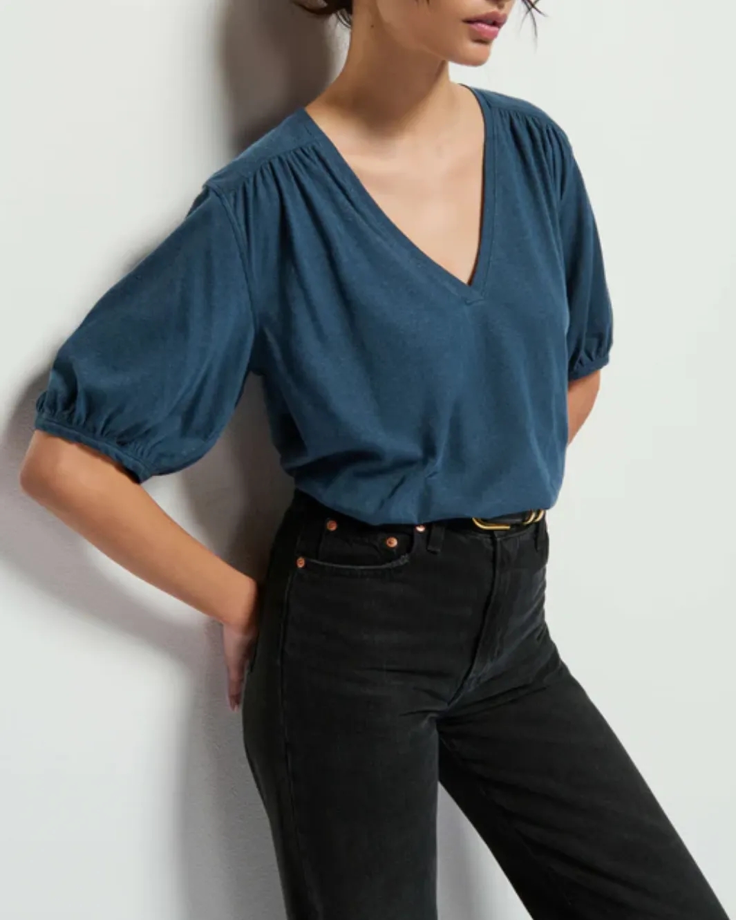 EDIE SHIRRED SHOULDER TOP IN MIDNIGHT NAVY