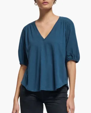 EDIE SHIRRED SHOULDER TOP IN MIDNIGHT NAVY