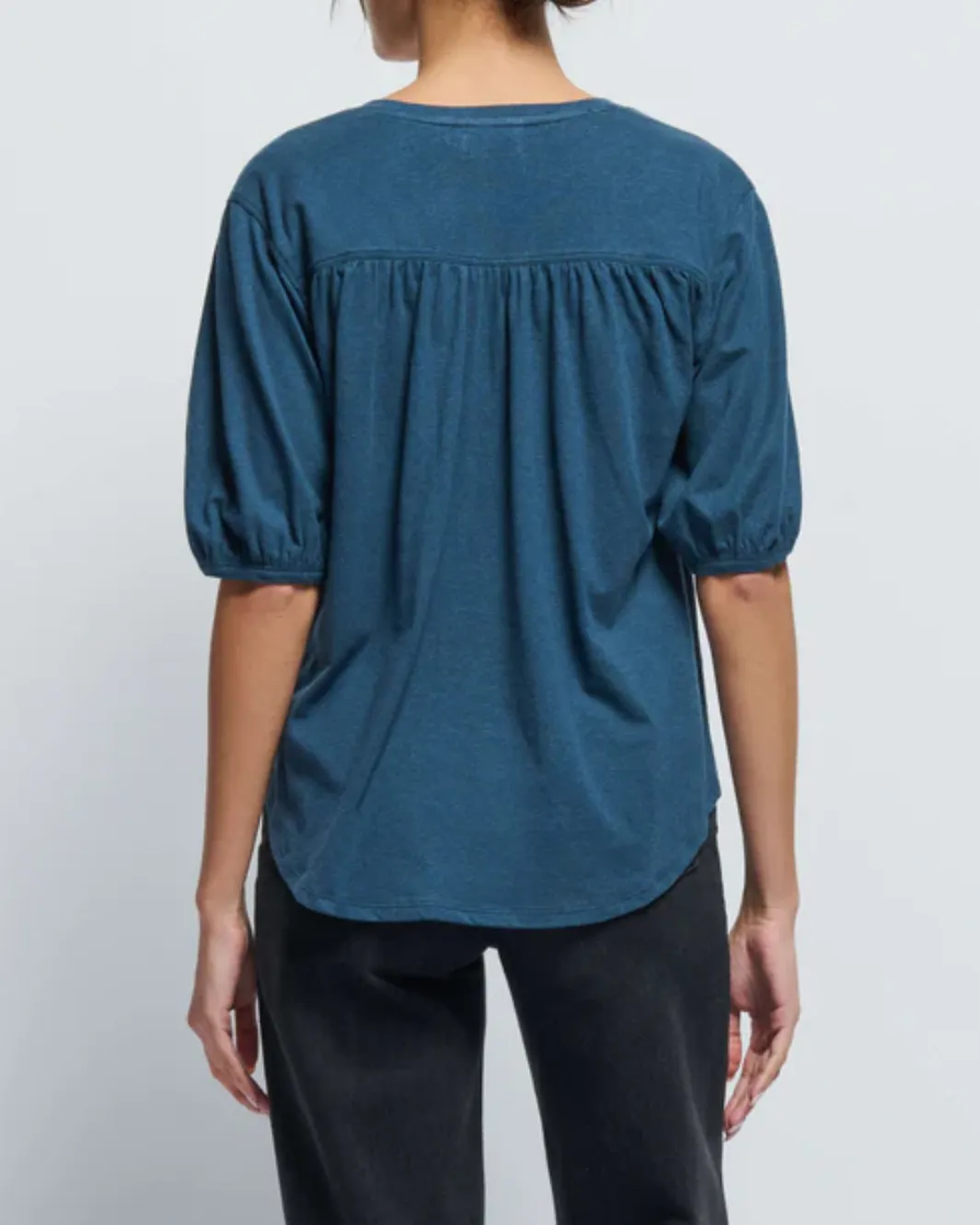 EDIE SHIRRED SHOULDER TOP IN MIDNIGHT NAVY