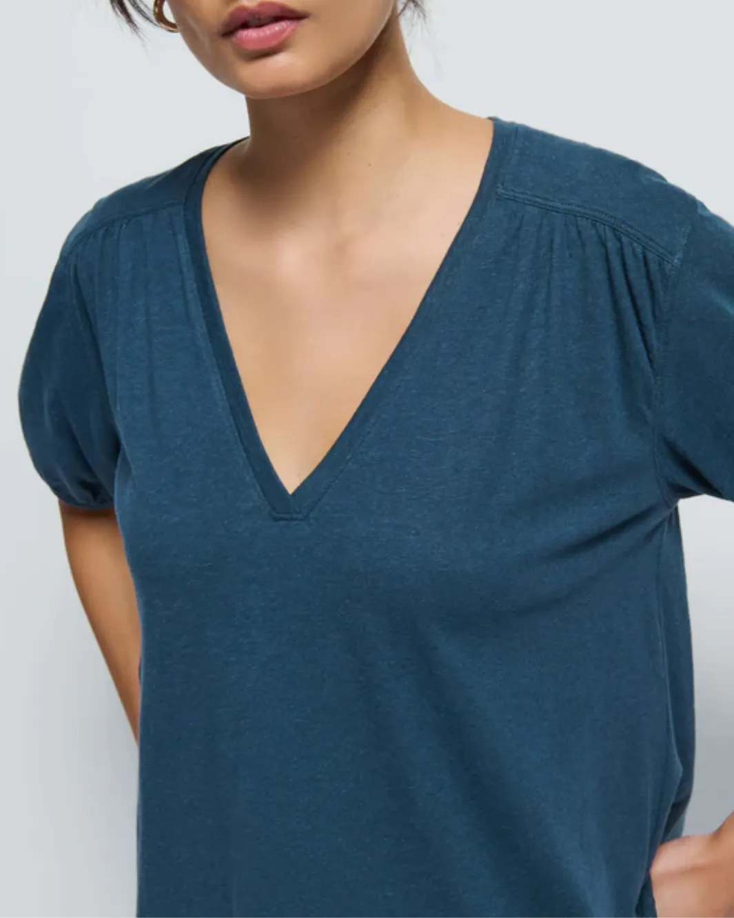 EDIE SHIRRED SHOULDER TOP IN MIDNIGHT NAVY