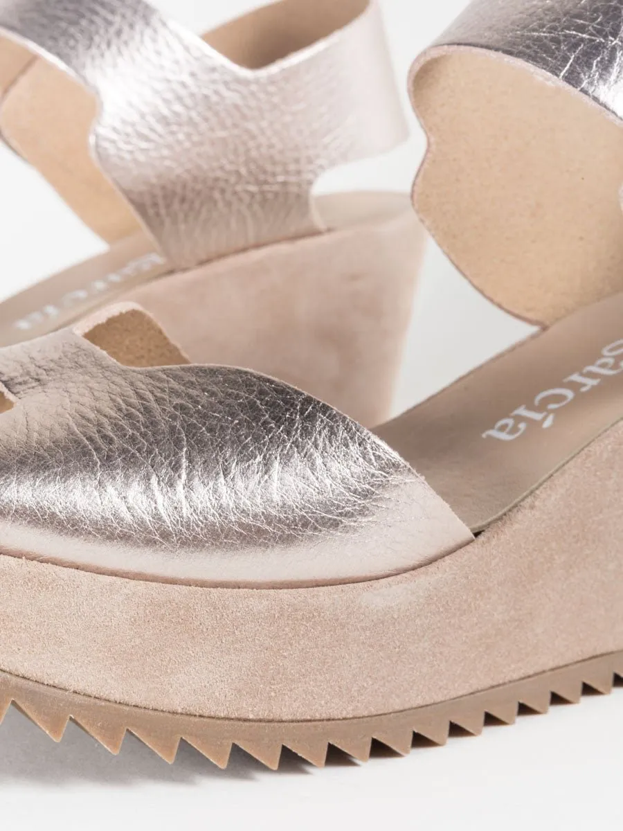 fama wedge