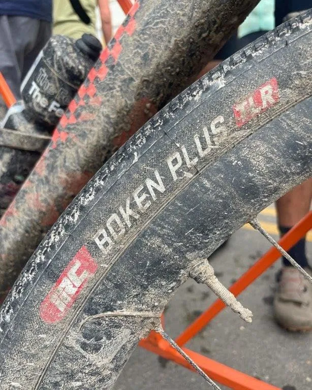 IRC TIRE BOKEN PLUS TLR 700x32C Folding