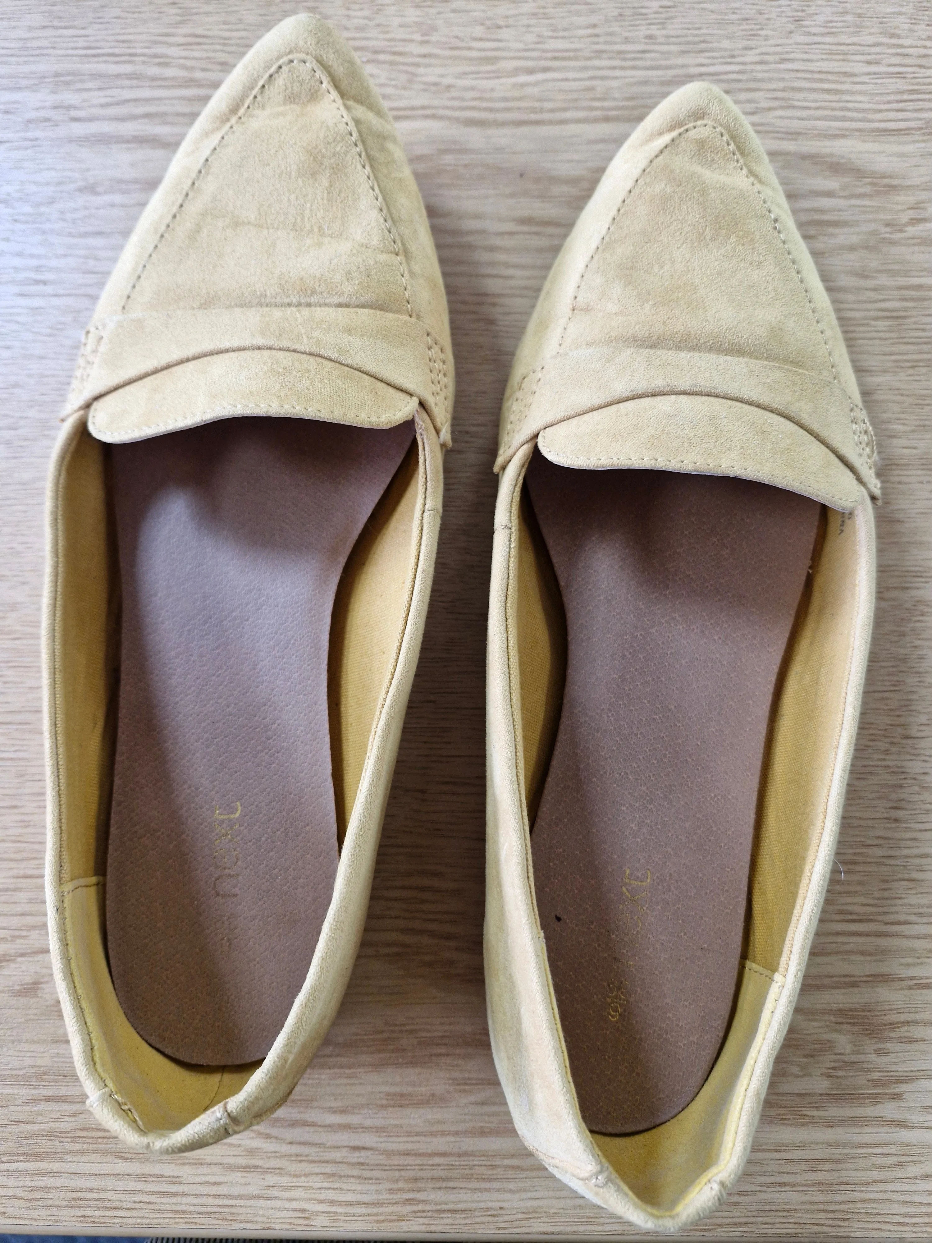 Next Yell9w Well Worn Flats / UK6