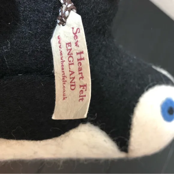 NWOT. Sew Heart Felt Penguin Slippers size 4 to 5 Years.