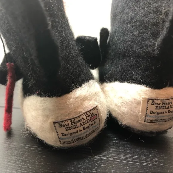 NWOT. Sew Heart Felt Penguin Slippers size 4 to 5 Years.