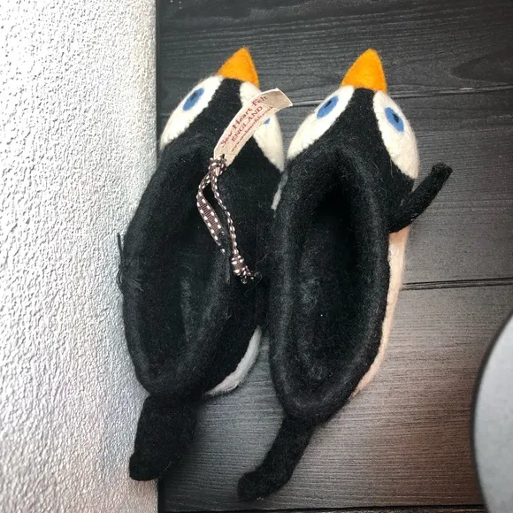 NWOT. Sew Heart Felt Penguin Slippers size 4 to 5 Years.