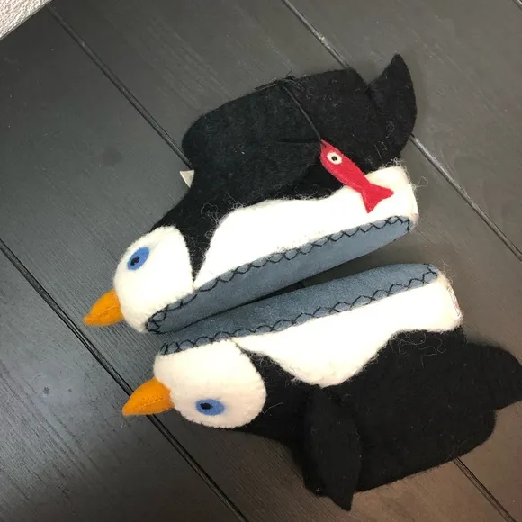 NWOT. Sew Heart Felt Penguin Slippers size 4 to 5 Years.