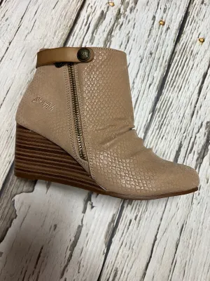Sand Exotic Raven Wedge