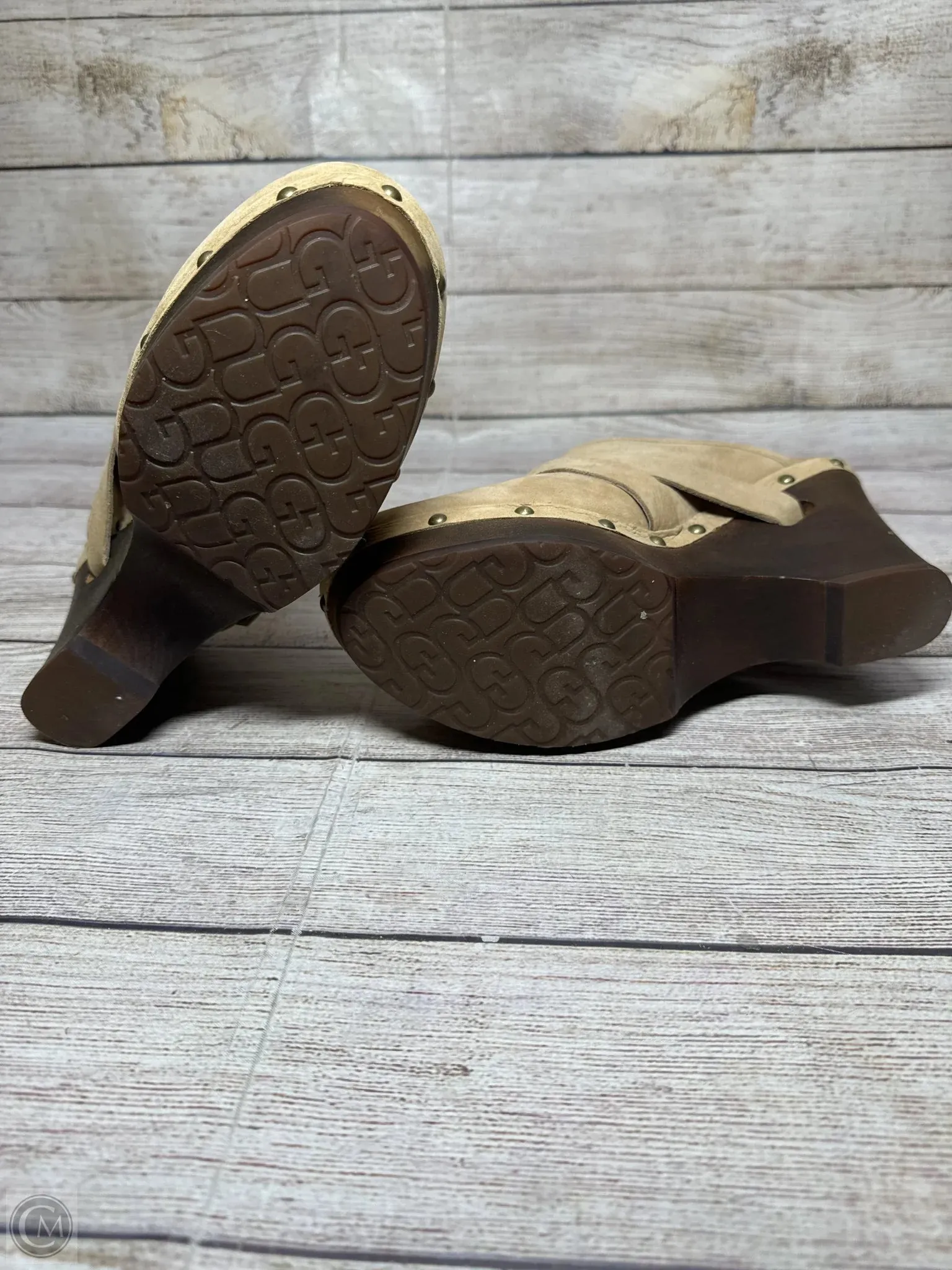 Shoes Designer By Ugg In Tan, Size: 9