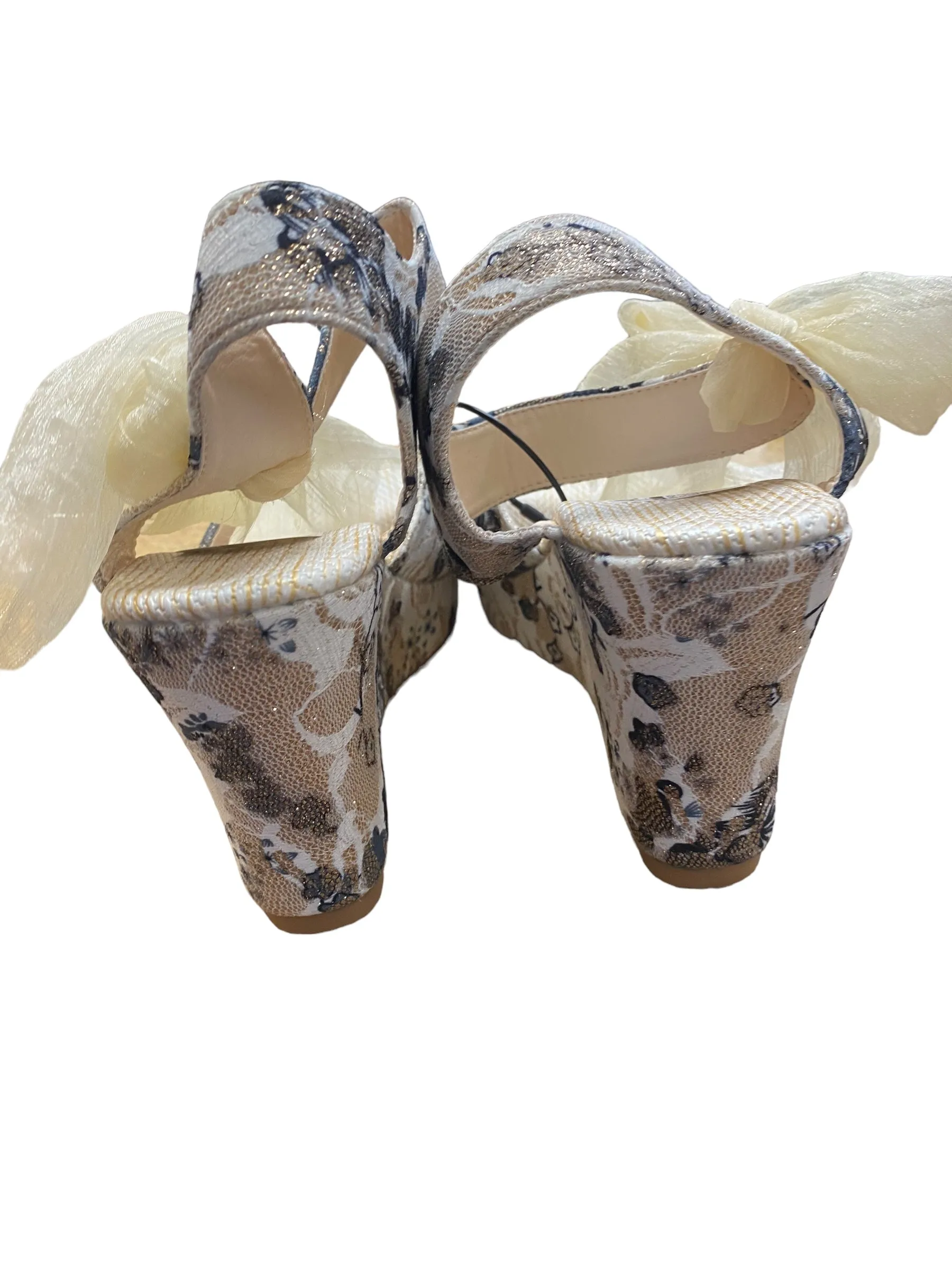 Shoes Heels Wedge By Clothes Mentor In Floral Print
