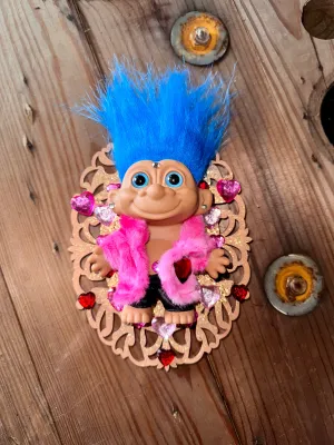 Small Canvas lover Troll