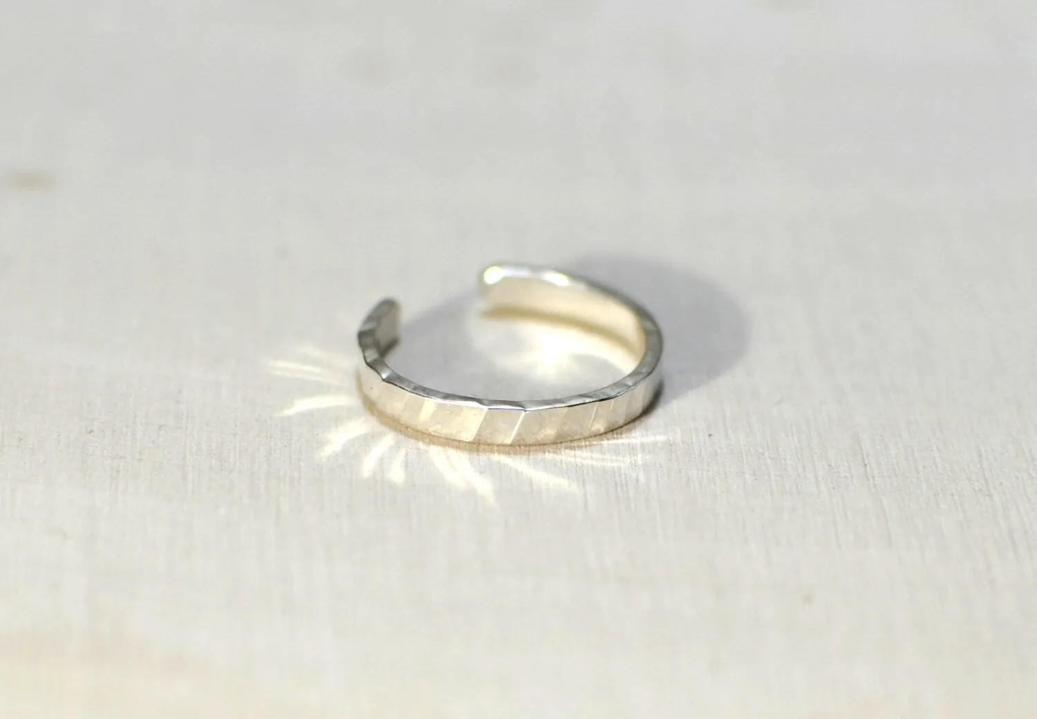 Sterling Silver Toe Ring iwith hammered design
