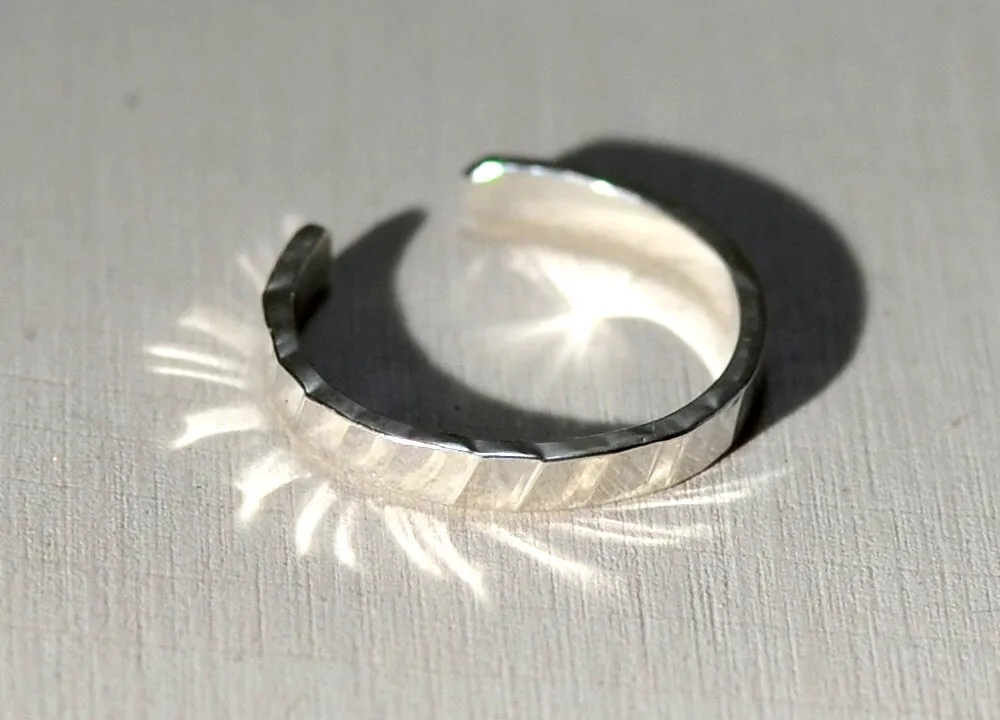 Sterling Silver Toe Ring iwith hammered design