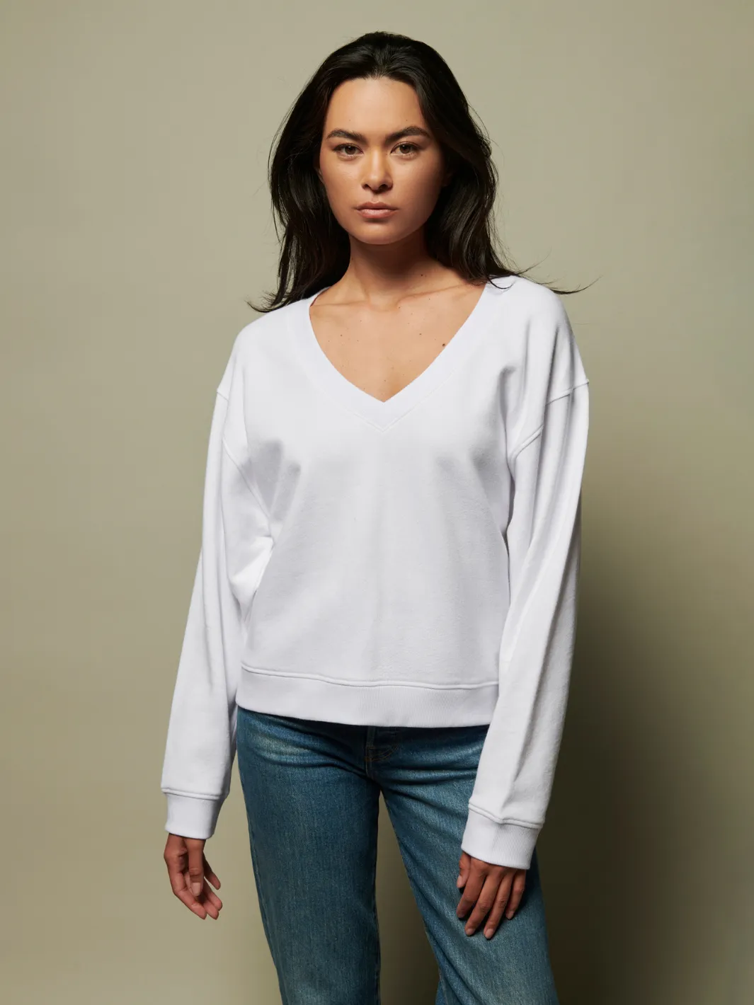 WYATT OVERSIZED V-NECK IN WHITE