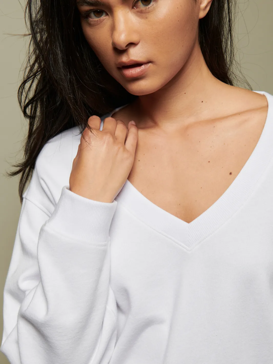 WYATT OVERSIZED V-NECK IN WHITE
