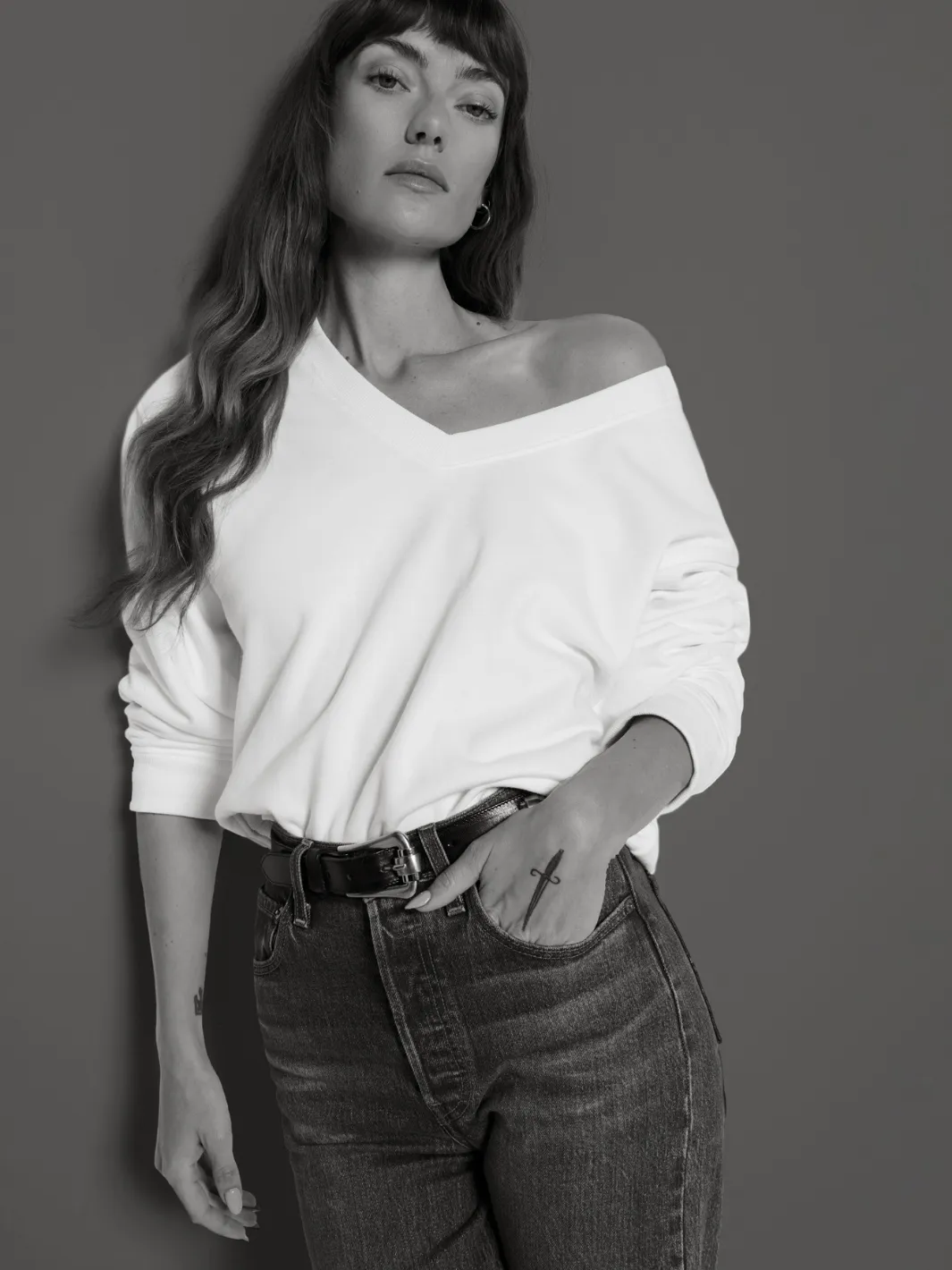 WYATT OVERSIZED V-NECK IN WHITE